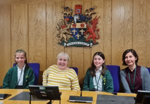 Osbaston pupils accompanied by a parent from the school, with Council Leader Cllr. Mary Ann Brocklesby (centre) in the Council Chamber