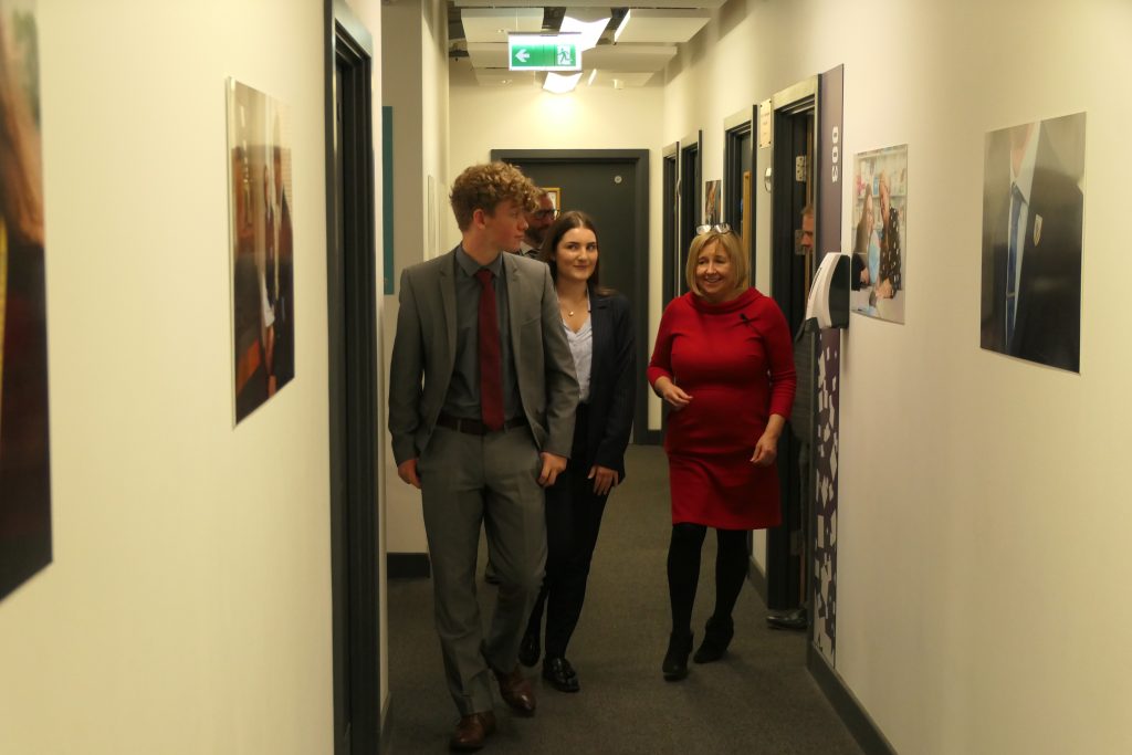 Students showing the Cabinet Secretary for Education to the spanish class